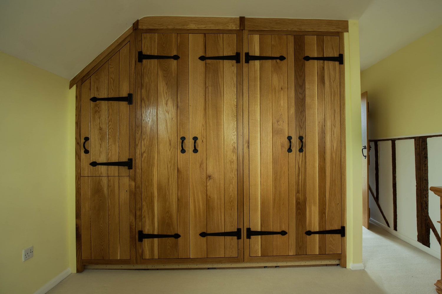 Fitted oak bespoke wardrobes, Joiners Hertfordshire