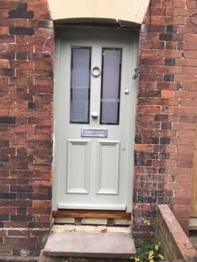 4 Panel town house door with etched glazing with clear tramline